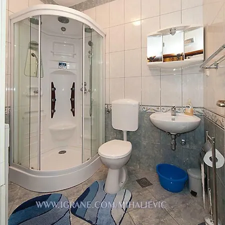 아파트 Apartman 이그라네